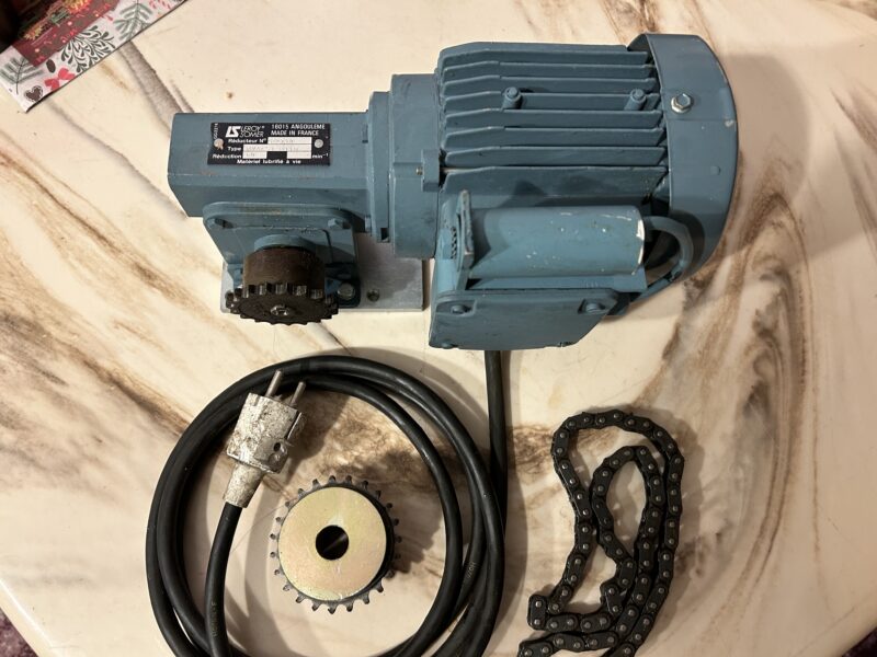 Elmotor 0,12 kW 220 Volt med växel utgående axel 25 rpm_1