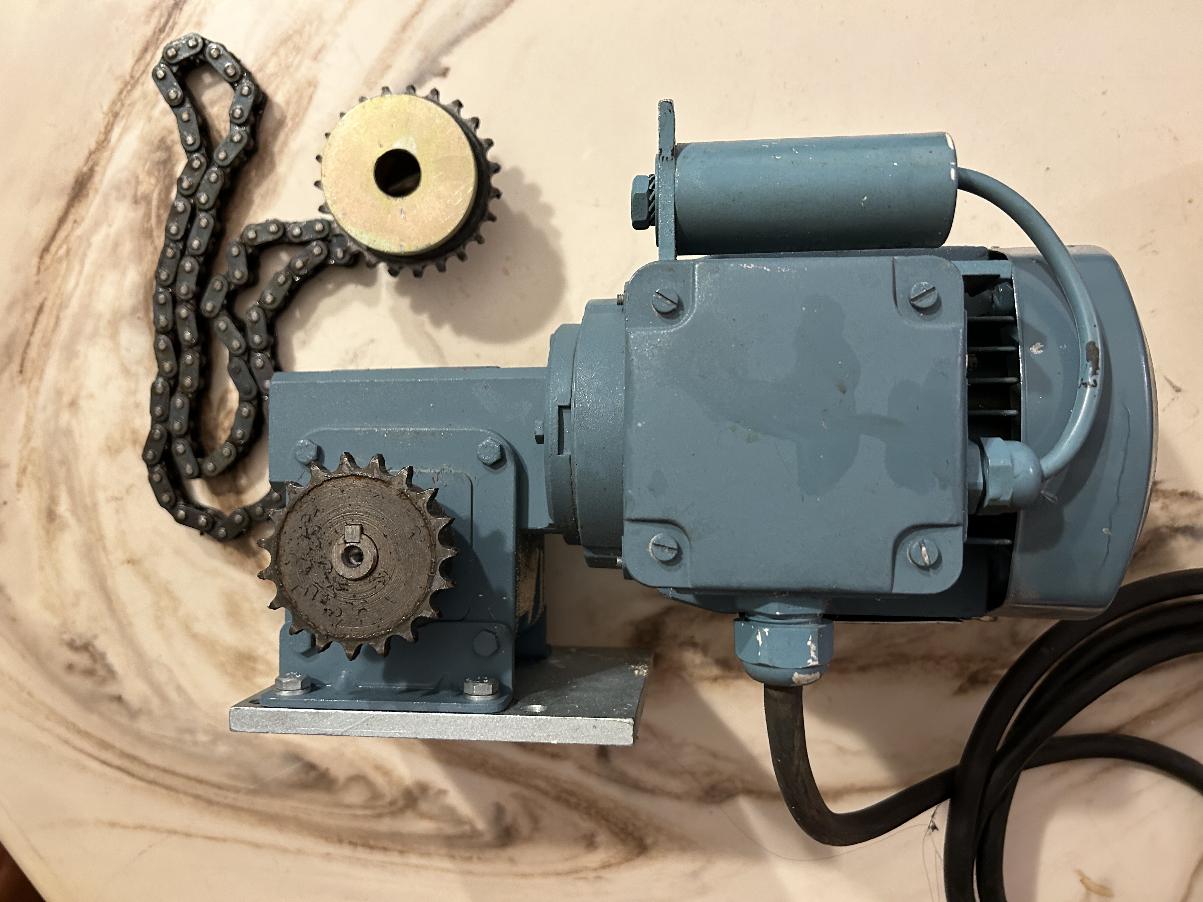 Elmotor 0,12 kW 220 Volt med växel utgående axel 25 rpm_2